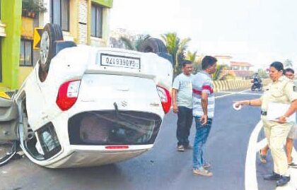 Car overturns on the new curve flyover at Baina
