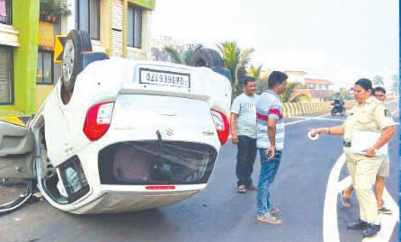 Car overturns on the new curve flyover at Baina