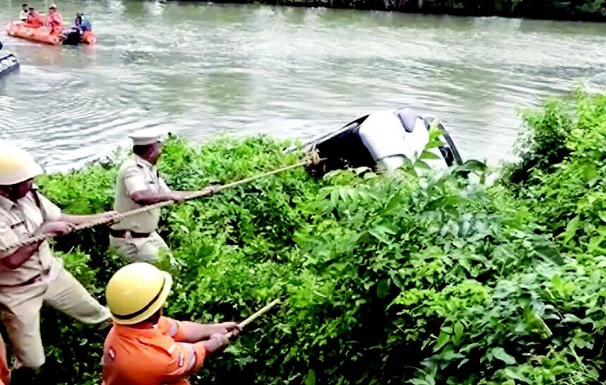 Car plunges into river at St Estevam after ‘terrifying chase’, Gujarat youth feared drowned 1 Car plunges into river at
St Estevam after ‘terrifying chase’, Gujarat youth feared drowned