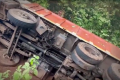 Cargo truck loses control on sharp turn, falls on  its side at Sanvordem