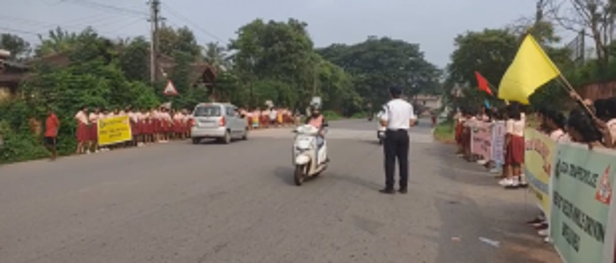 Carmel College Students Promote Traffic Safety Awareness in Nuvem