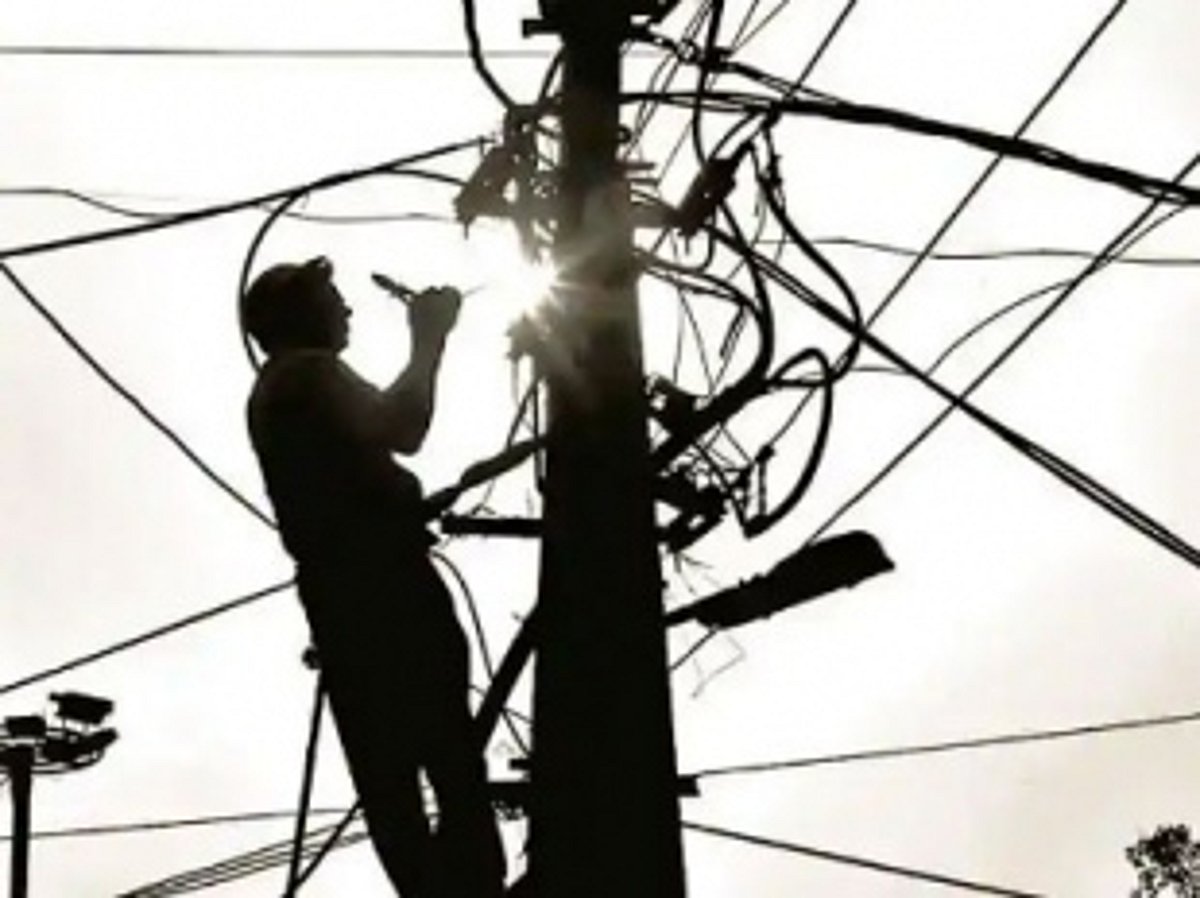 Carmona may get another linesman