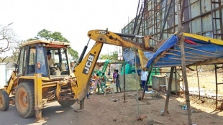 Carts, kiosks in Chicalim demolished