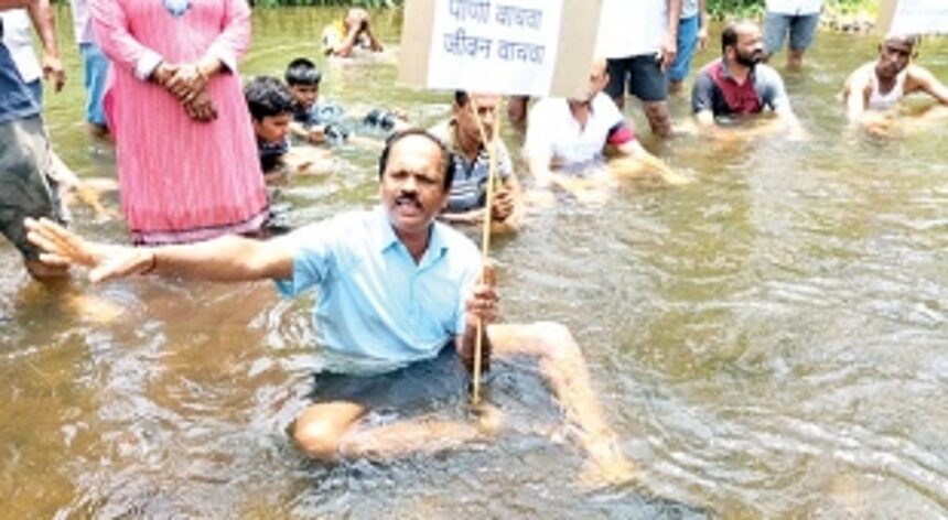 Casarvane villagers remain in water for 5 hrs  to oppose project that will turn Pernem dry