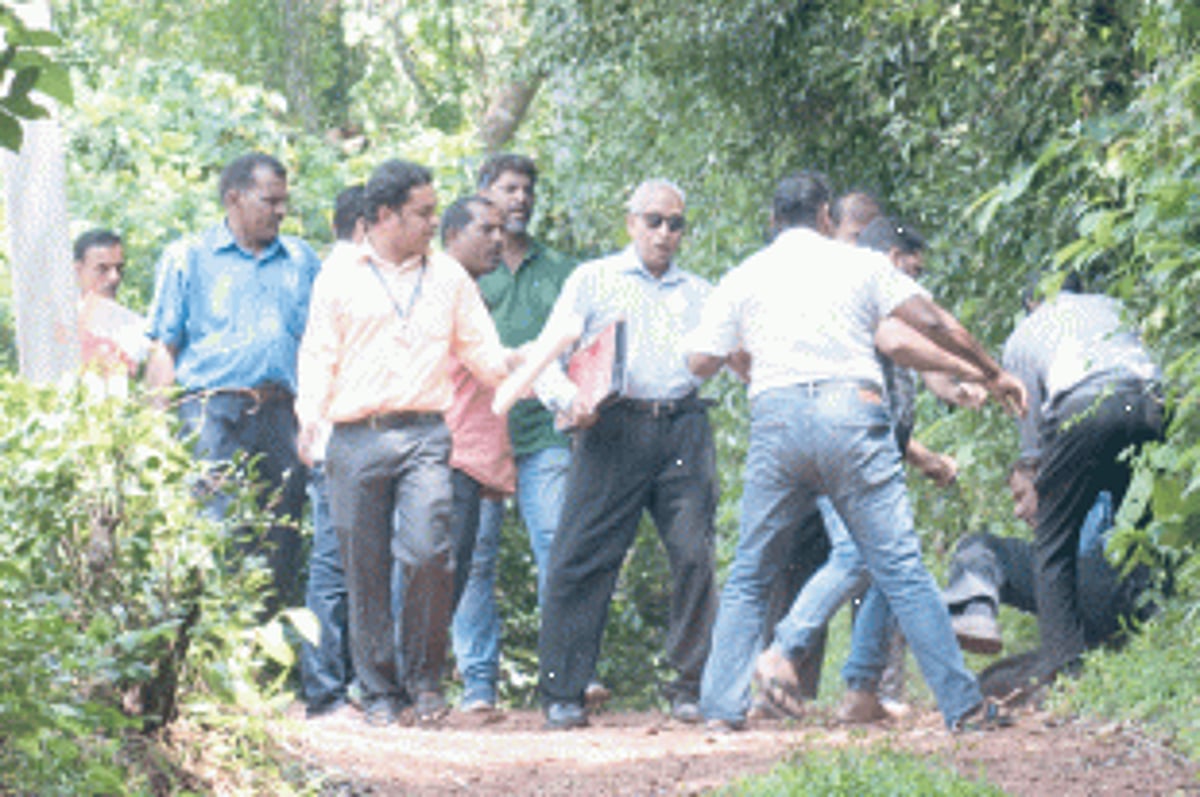 Case filed against Sarpanch  for assaulting lawyer