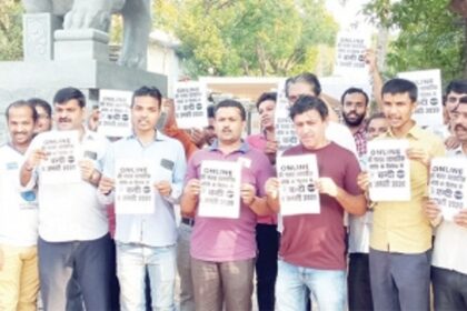 Cell phone shop owners  in Ponda down shutters