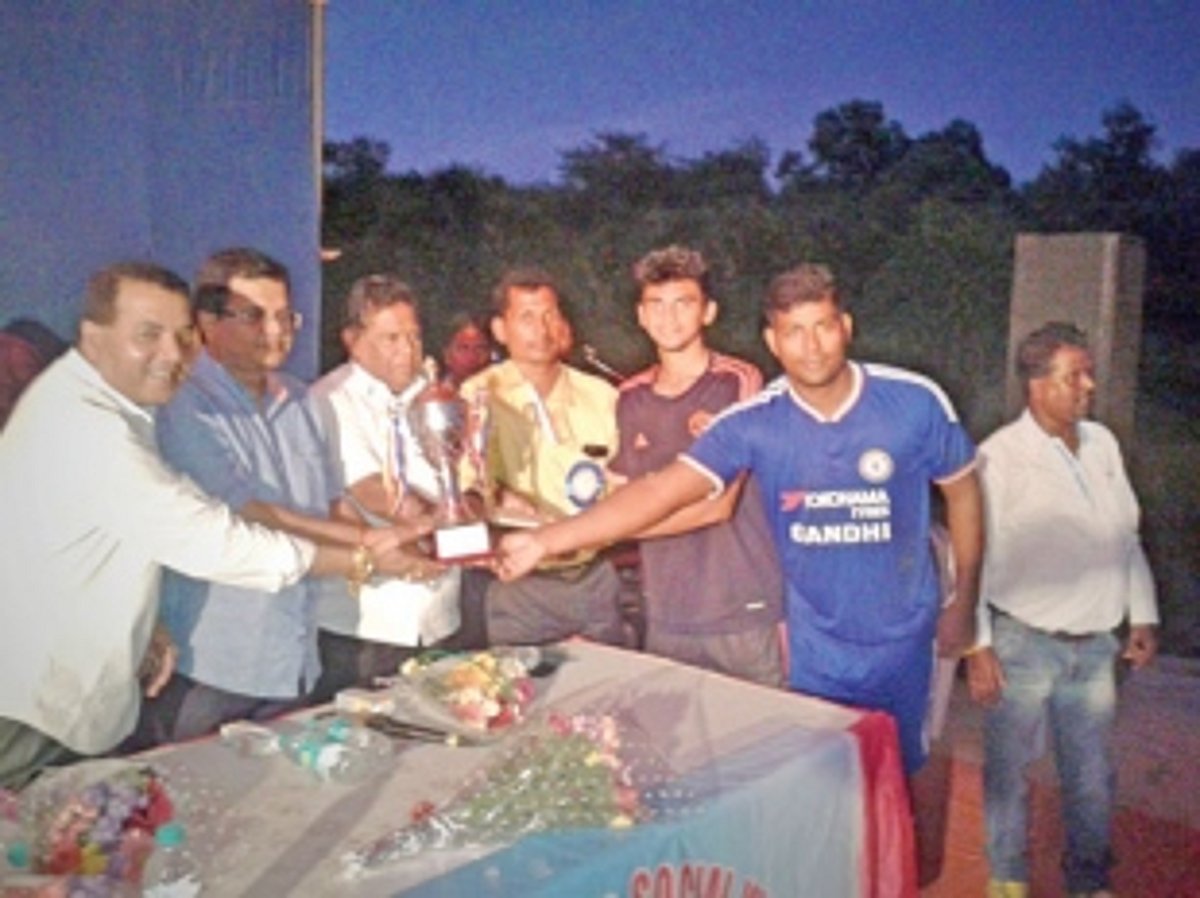 Chandor SC lift title