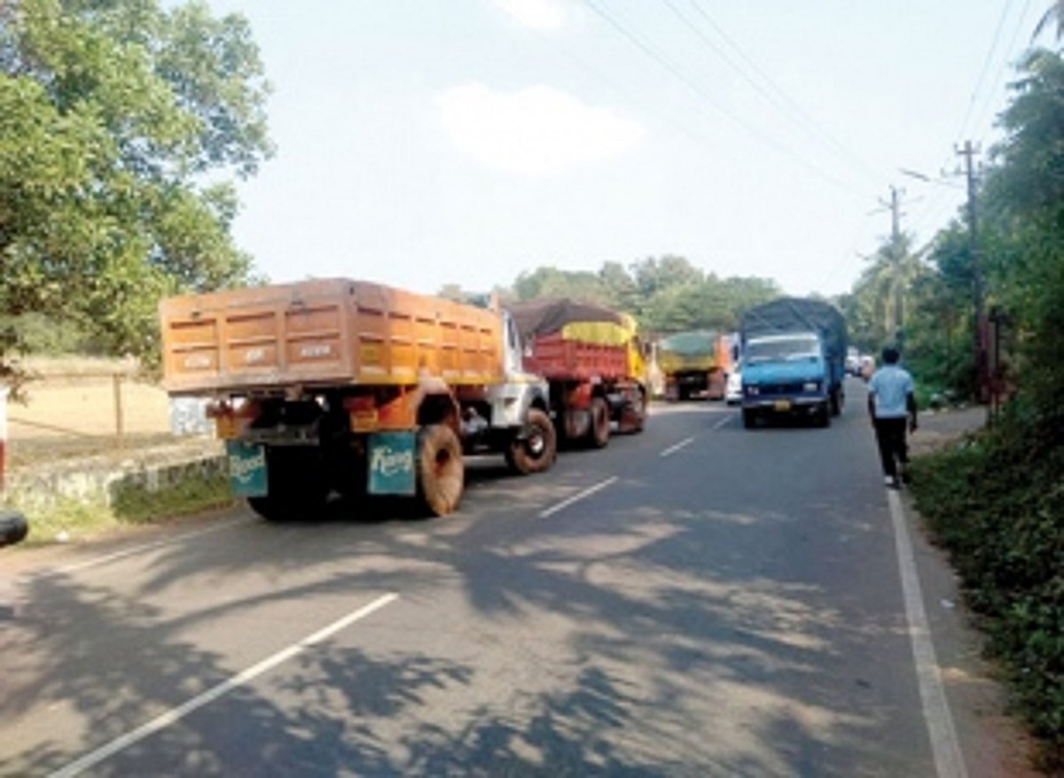 Chandor locals stop trucks carrying coal