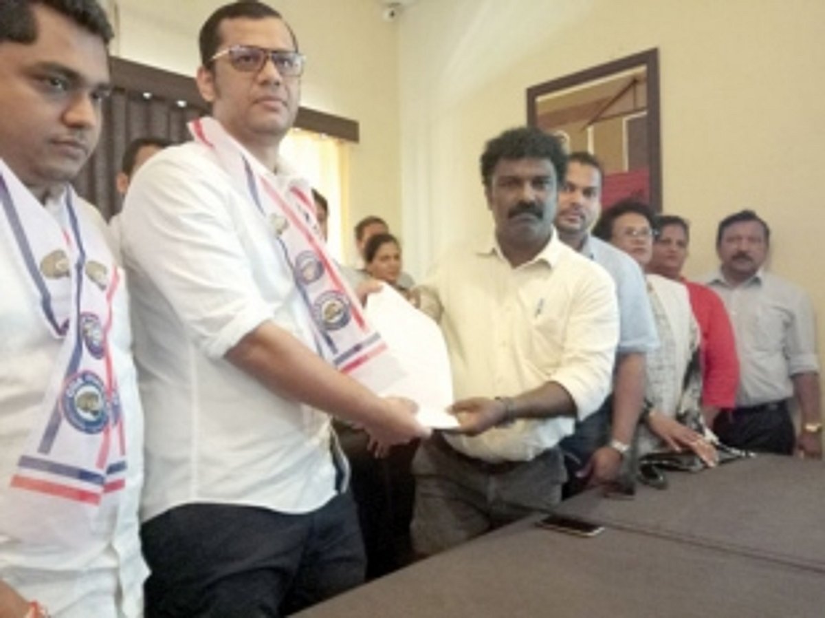 Chandor villagers thank Vijai  for denotifying State Highway 8