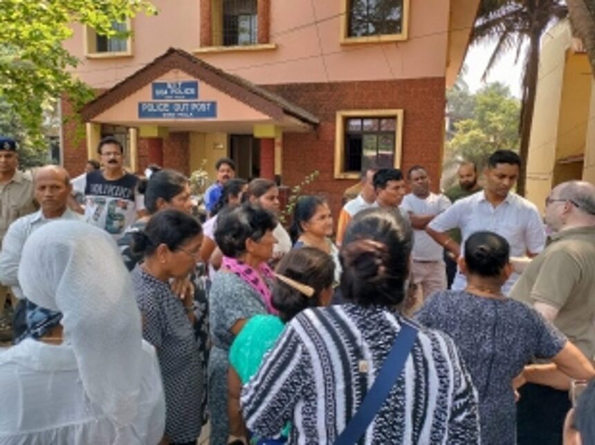 Chaos at Dona Paula; new police staff stop locals from passing the jetty road