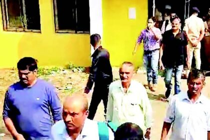 Chaos at Tivim Comunidade
poll, 50 gauncars stage walkout