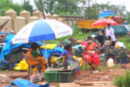 Chaos prevails outside GMC as  police detain irate kiosk vendors