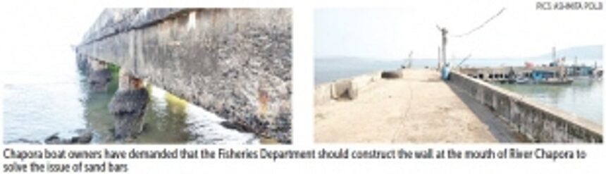 Chapora boat owners raise concerns about sandbars in the river 1 Chapora boat owners raise concerns about sandbars in the river