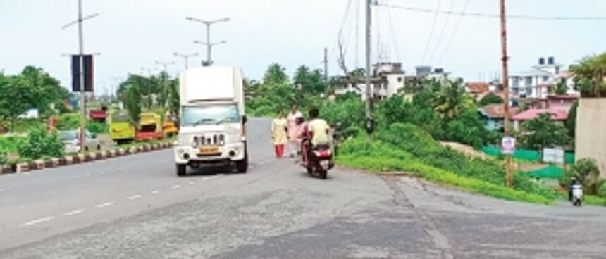 Chicalim internal road a virtual deathtrap!