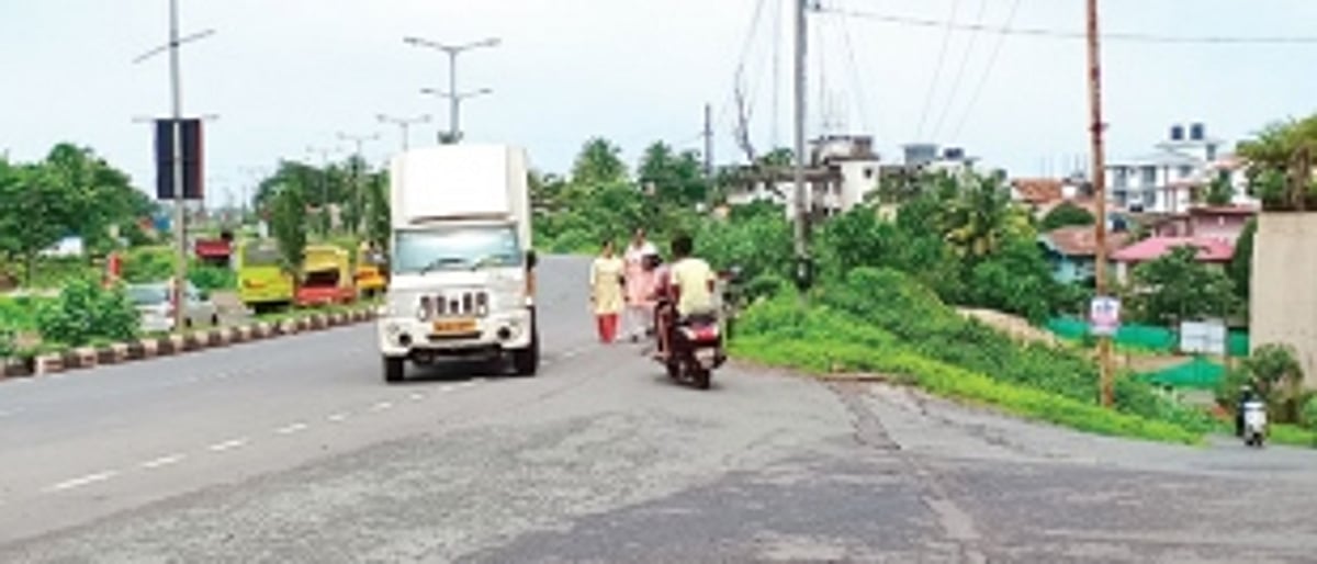 Chicalim internal road a virtual deathtrap!