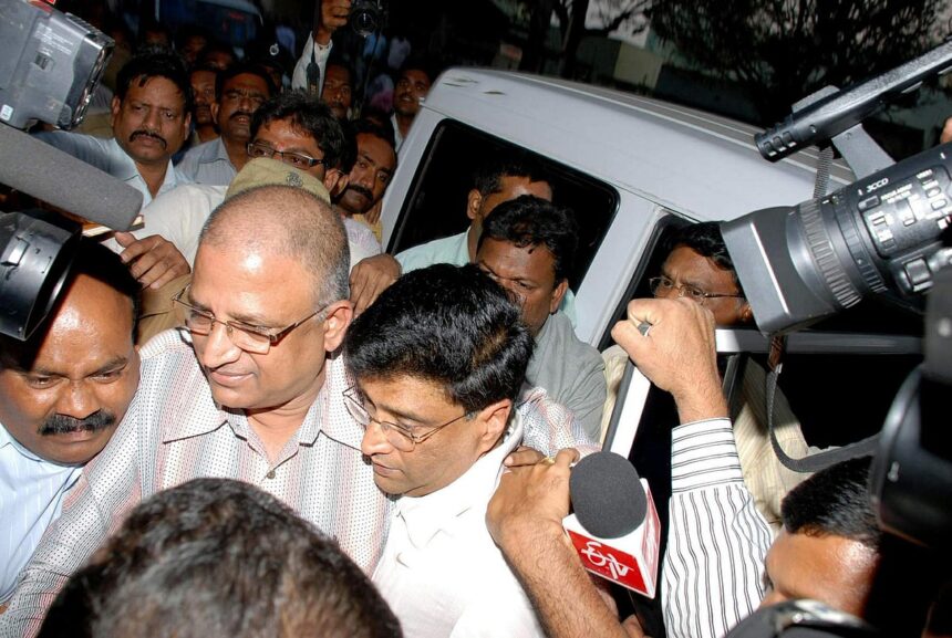 Chief Financial Officer of Satyam Computer Services Vadlamani Srinivas (centre) is escorted by Police following his arrest in Hyderabad on Sunday. 1 Chief Financial Officer of Satyam Computer Services Vadlamani Srinivas (centre) is escorted by Police following his arrest in Hyderabad on Sunday.