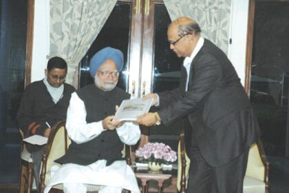 Chief Minister Digambar Kamat handing over a fact-finding report to Prime Minister Manmohan Singh, regarding the Mhadei issue dispute with Karnataka.