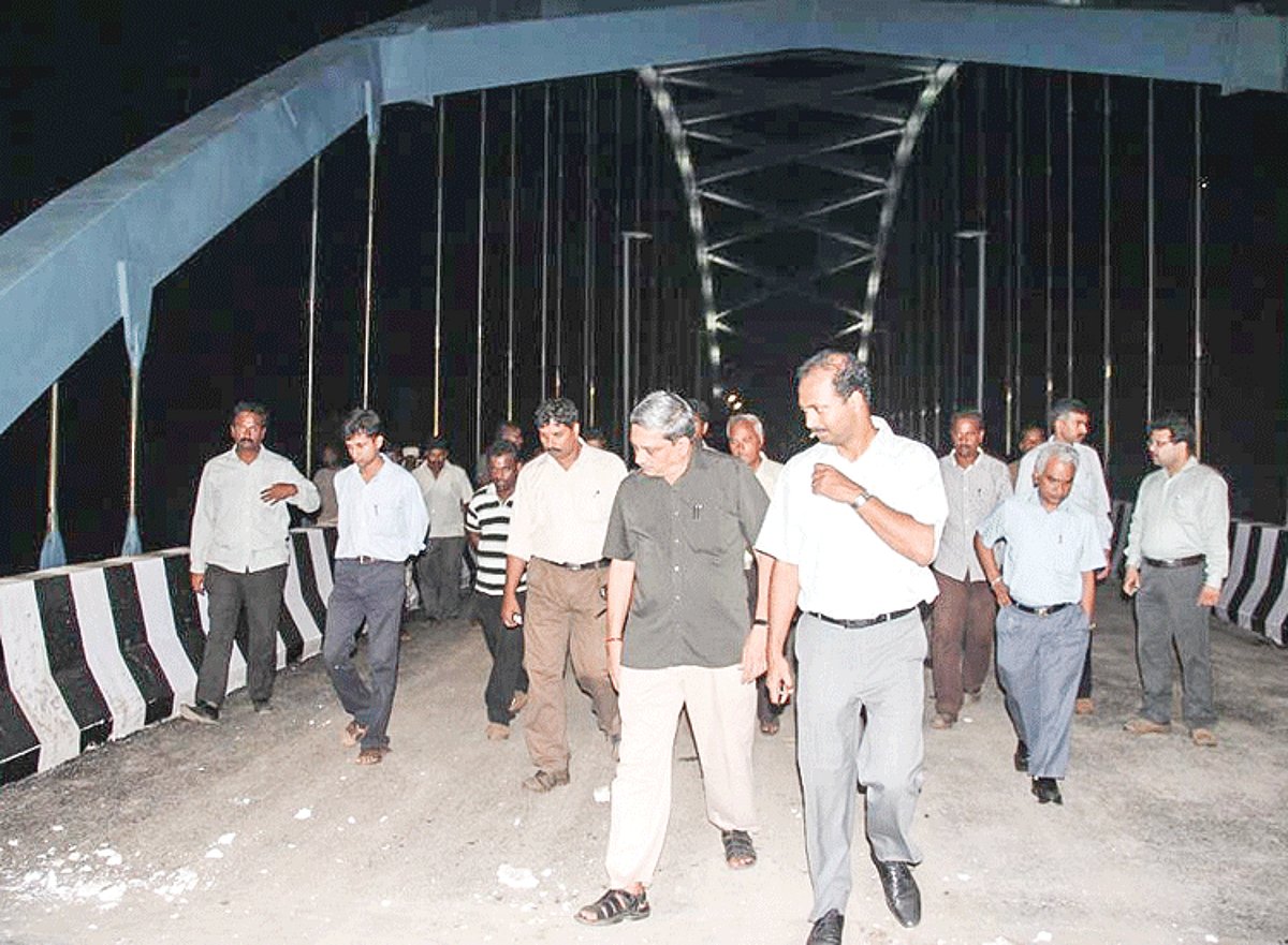 Chief Minister Manohar Parrikar during the inspection of the Calvim-Carona Bridge on Friday night.