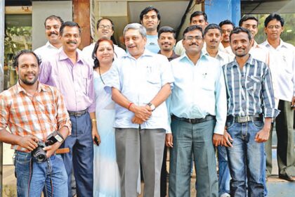 Chief Minister Manohar Parrikar with Dainik Herald team on the first anniversary of the Marathi daily of HeraldGroup
