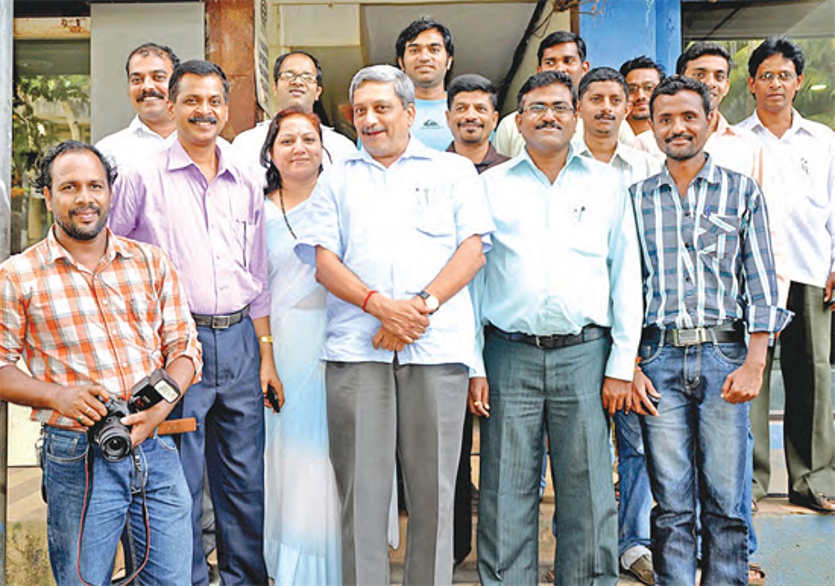 Chief Minister Manohar Parrikar with Dainik Herald team on the first anniversary of the Marathi daily of HeraldGroup
