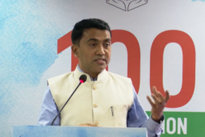 Chief Minister raises his bat on Day 100