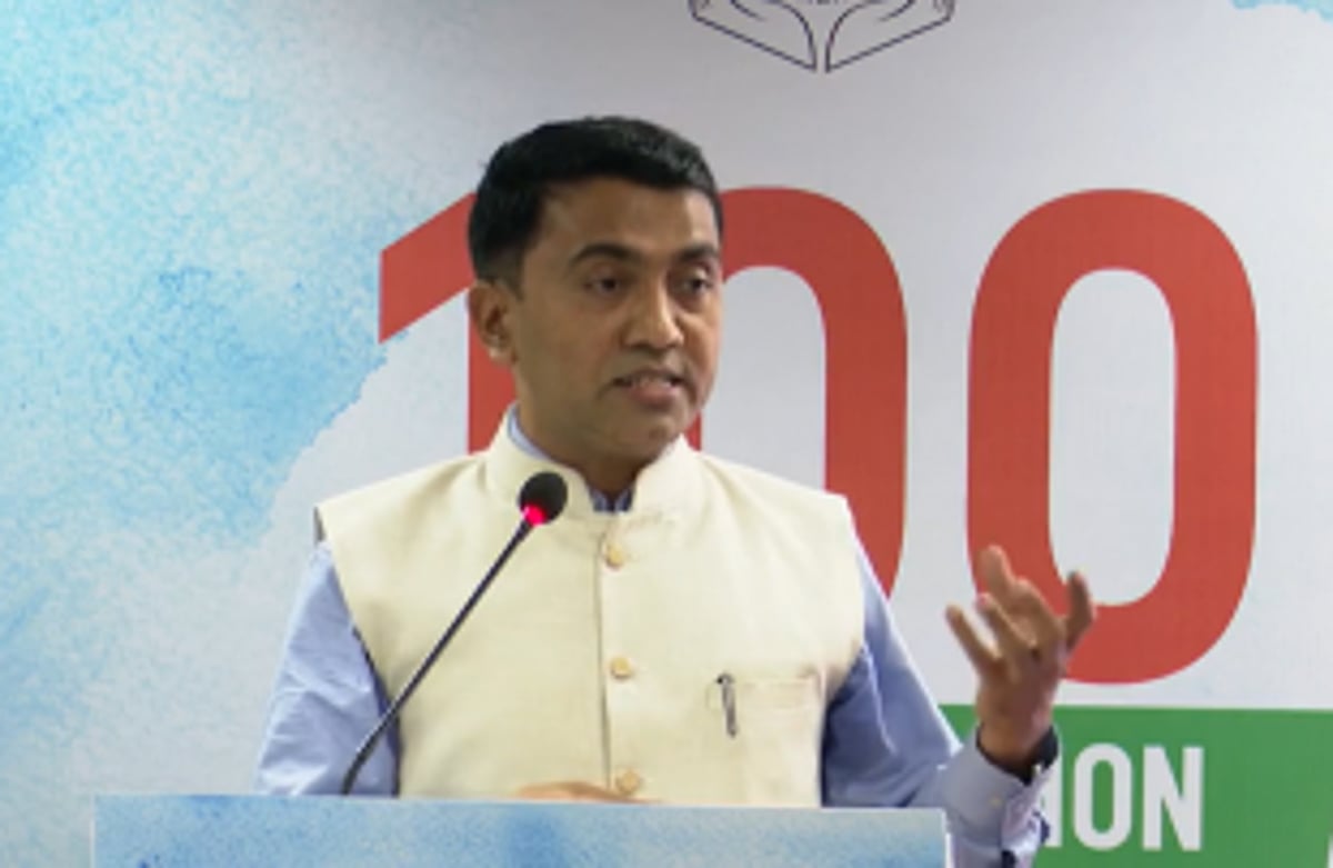 Chief Minister raises his bat on Day 100