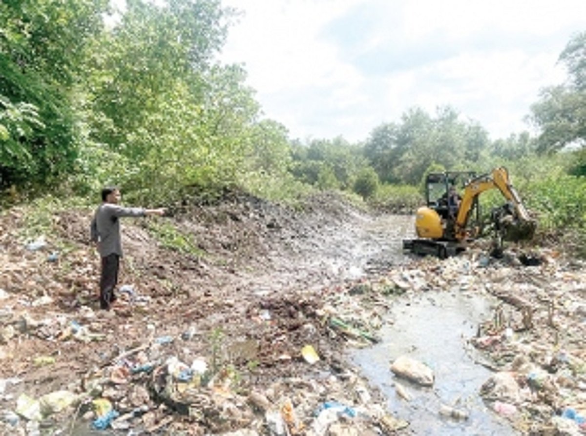 Choked nullah desilted at Durbhat