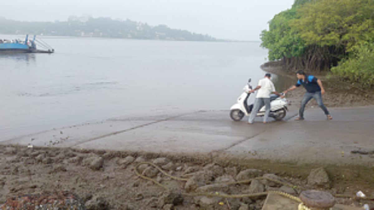Chorao-Ribandar ferry ramp turn slippery due to neglect