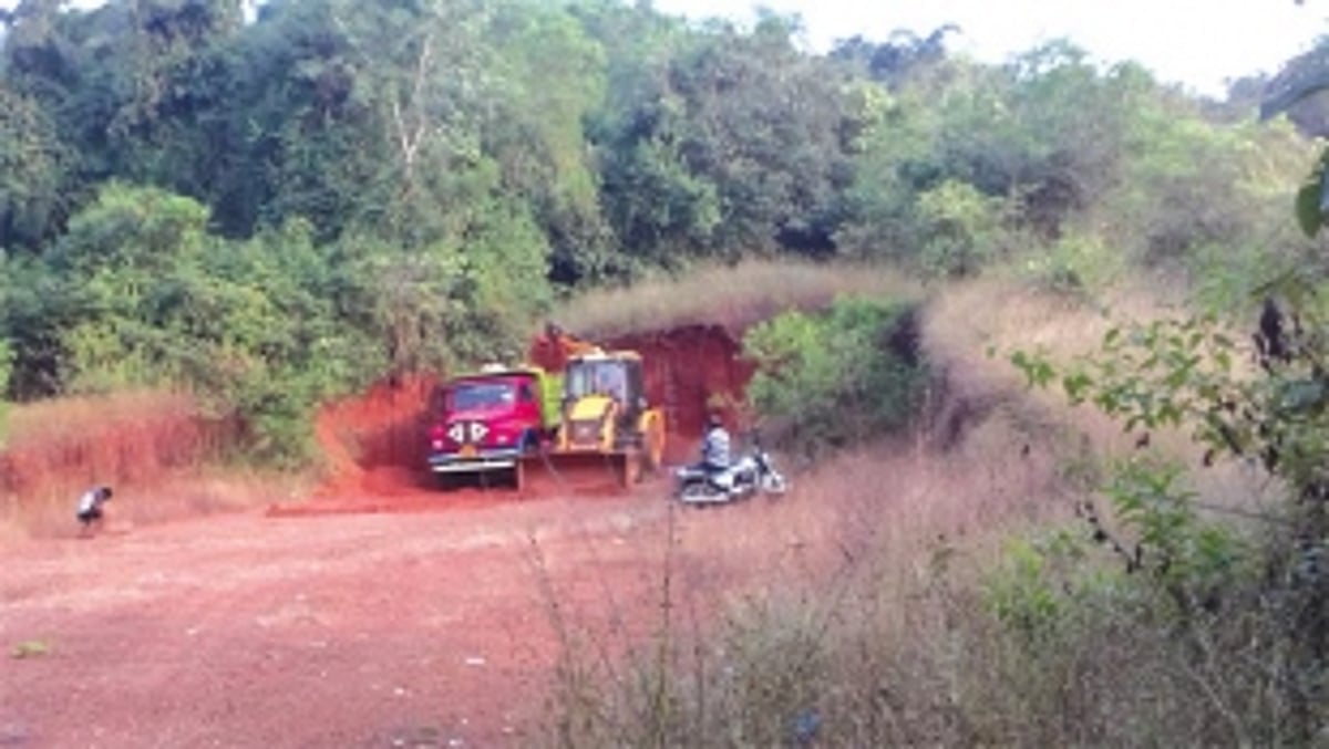 Chorao senior citizen exposes illegal hill cutting on Comunidade land