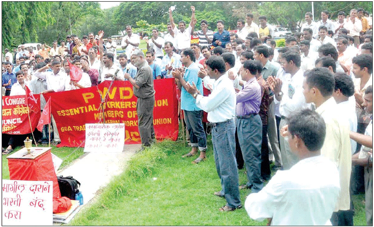 Christopher Fonseca addressing the PWD contract workers near KTC bus stand, Panjim, on Thursday. The workers were demanding regularisation of their service. Photo by Rozario Estibeiro