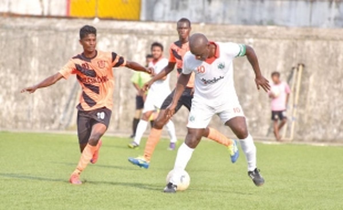 Chukwuma tricks  for Sporting Clube