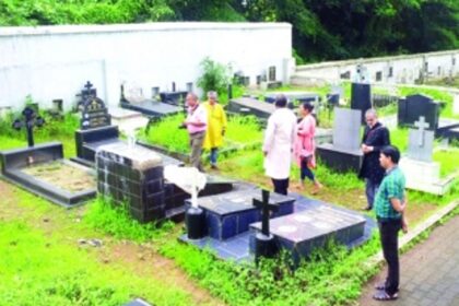 Church fact-finding team  inspects Curchorem cemetery