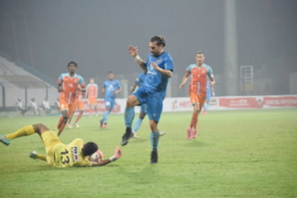 Churchill Bros reclaim top spot