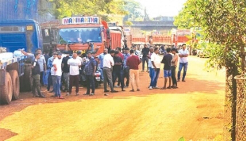 Citizens block MPA gates, halt trucks laden with coal 1 Citizens block MPA gates, halt trucks laden with coal