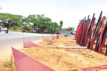 Citizens call for replacement of pointy ‘fencing’ at Fatorda’s Damodar Circle