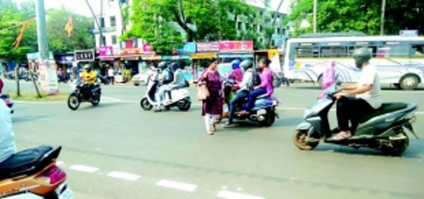Citizens risk lives in the absence of zebra crossing at Ponda Bus Stand