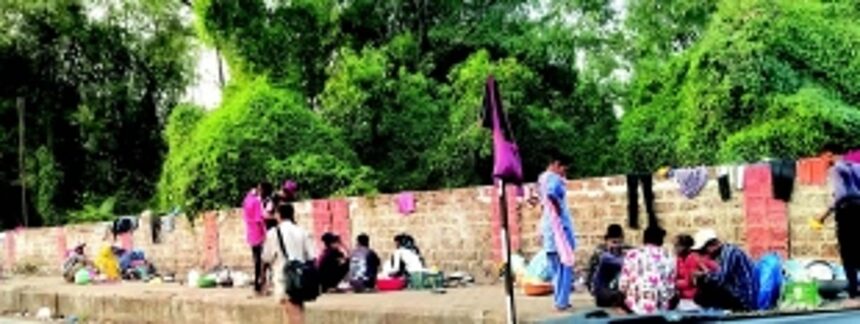 Citizens speak up as vagrant families, hawkers usurp Margao’s pavements