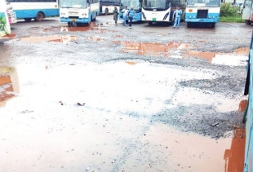 Citizens upset with delay in road repairs at Margao’s KTC bus stand 1 Citizens upset with delay in road repairs at Margao’s KTC bus stand