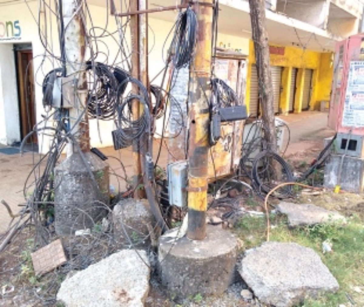 City junctions in shabby conditions