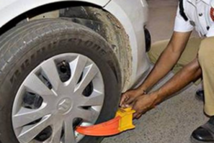 Clamp wrongly   parked two wheelers too