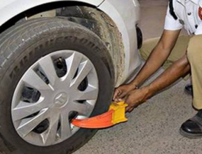 Clamp wrongly   parked two wheelers too