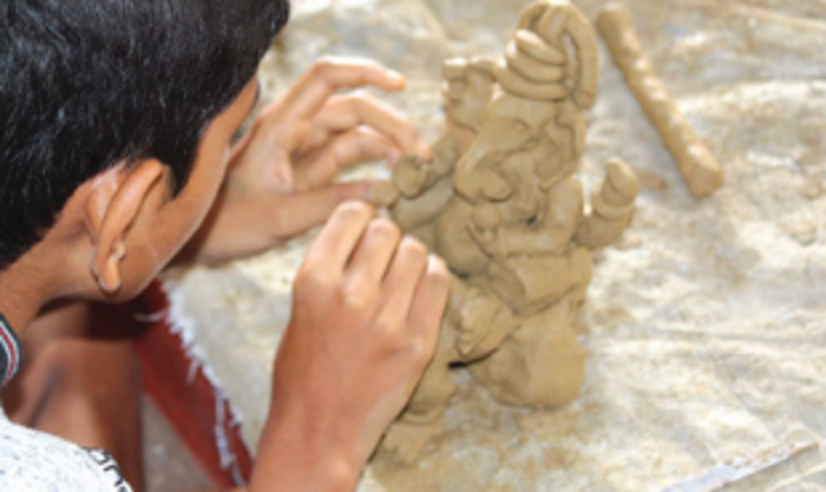 Clay Ganesh idol artisans  demand for more govt subsidy