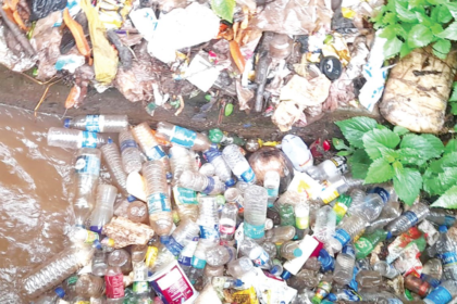 Clogged Xelpem-Duler gutter overflows with first rains