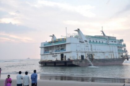 CoP lends tugboat for  Lucky 7 salvage