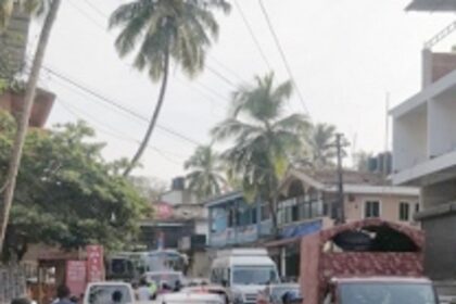 Coastal roads struggling to cope with flood of tourists