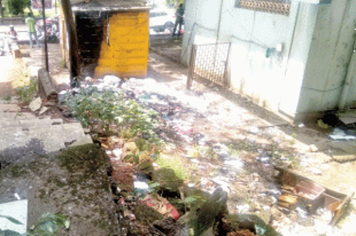Collector cleans KTC  but MMC babus ‘can’t see garbage at their door’