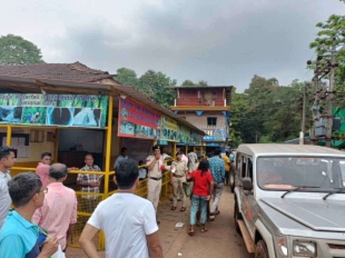 Collem police launch drive against touts, alert tourists visiting Dudhsagar falls