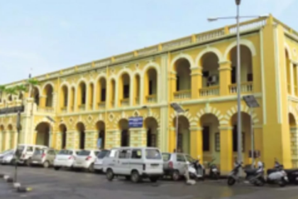 Common sense is need of  the hour to use footpaths