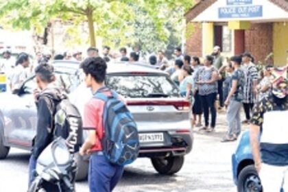 Commotion at Dona Paula circle as residents, vendors object to traffic restriction towards jetty