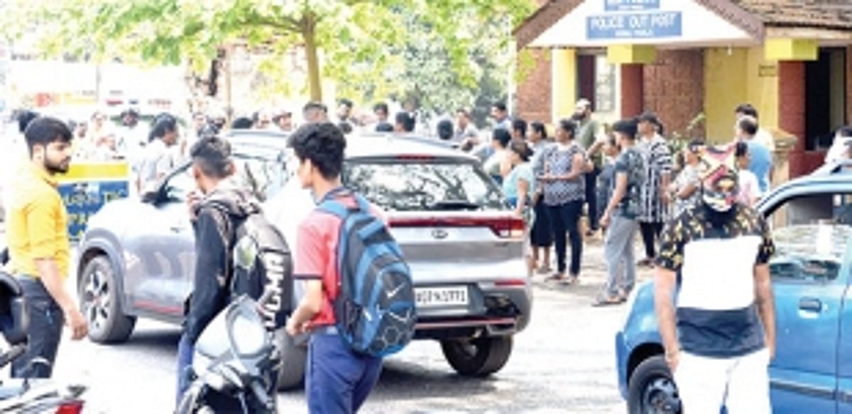 Commotion at Dona Paula circle as residents, vendors object to traffic restriction towards jetty